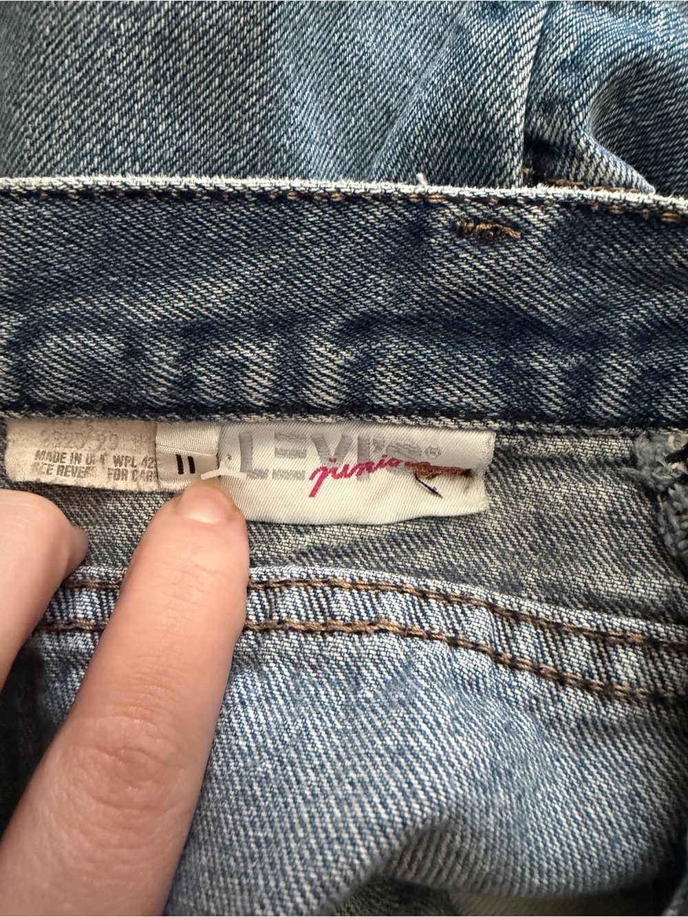 Premium Vintage Levi's Mom Shorts High Waisted Light Wash 26" 90s Relaxed Fit - Picture 4 of 4